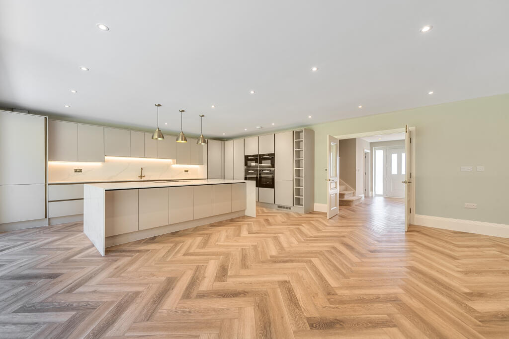 House in Tadworth - View 2