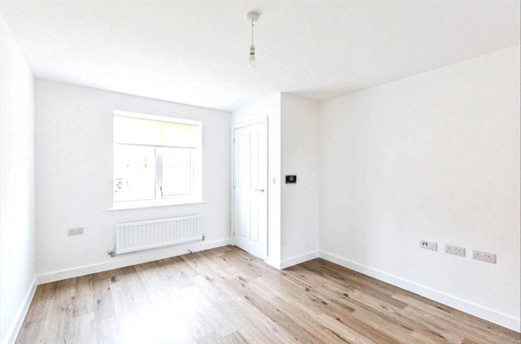 House in Northampton, Wellingborough - View 3