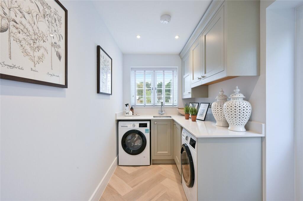 Shelvers Way, Tadworth, Surrey, KT20 photo 4