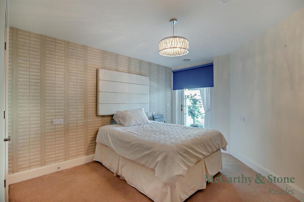 Apartment in Poole, Longfleet - More