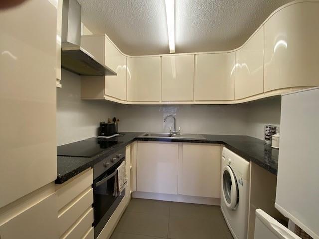 Ullswater Court, Glebelands Avenue, South Woodford, E18. photo 4