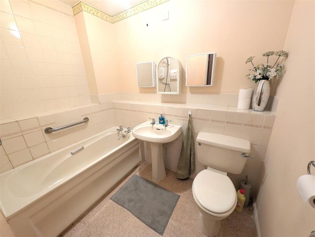 Apartment in Basingstoke and Deane, Chineham - More