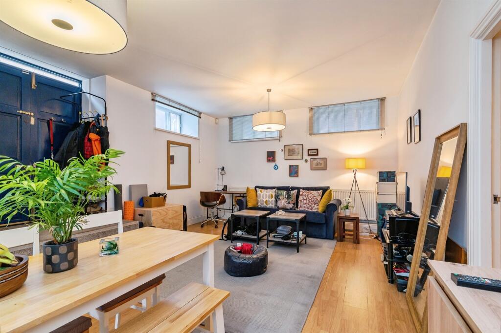 Apartment in Nottingham, Lace Market, St Ann's - View 2