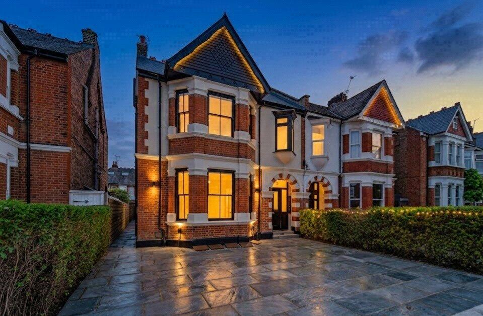 Main image of property: Twyford Avenue, London, W3