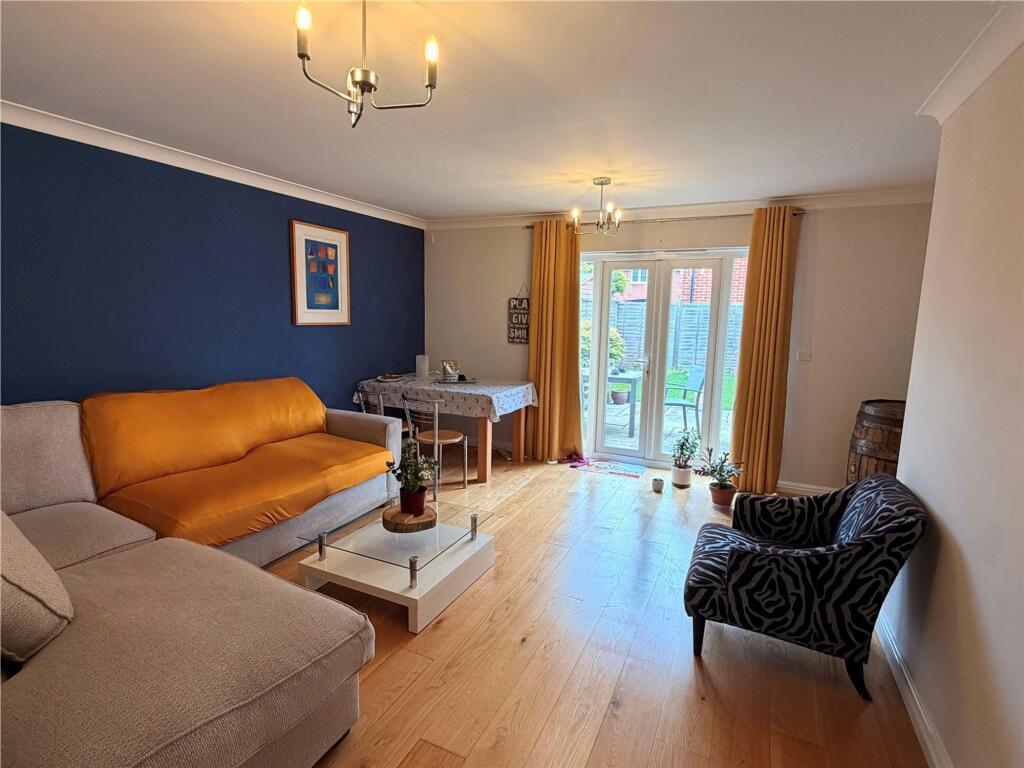 Heron Close, Farnham, GU9 photo 2