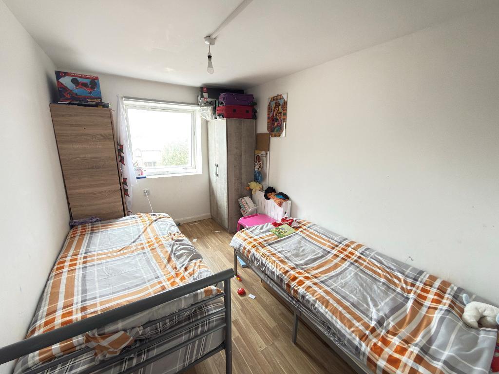 Apartment in Luton - More