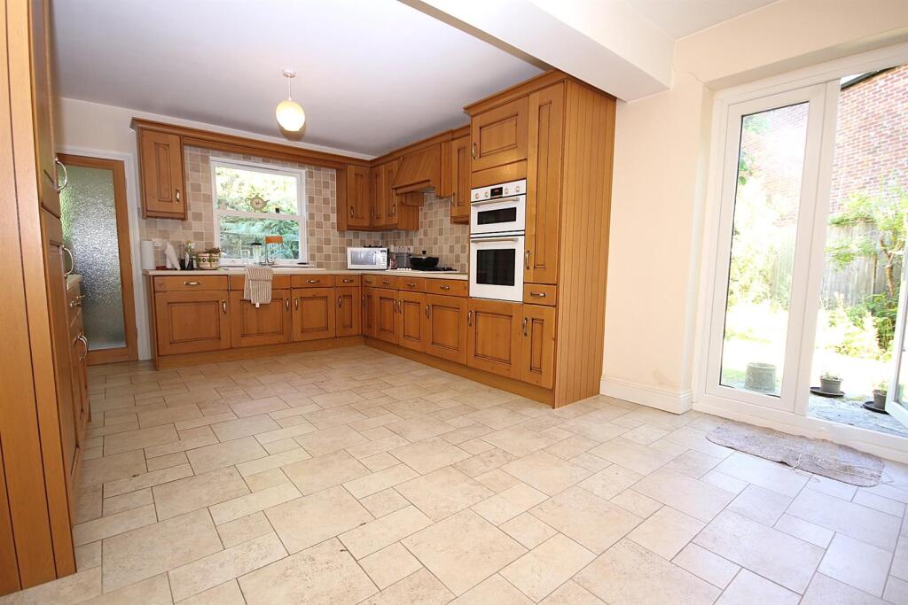 House in Southampton - View 5