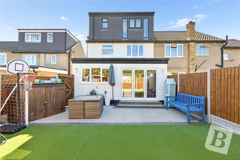 House in Romford - More