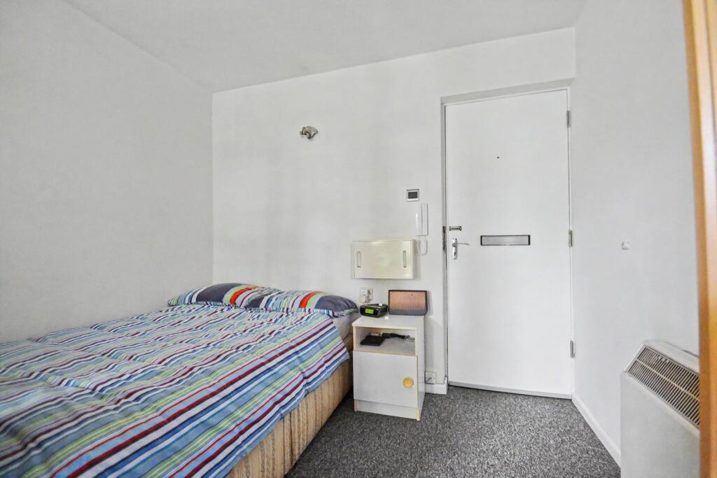Apartment in Southampton - View 4