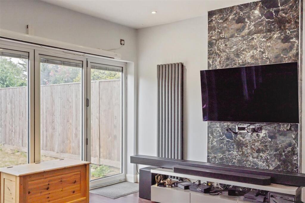 House in Denham Green, Denham - View 5