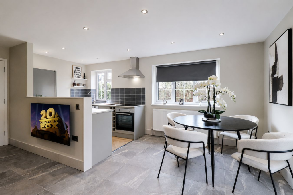 House in Northampton, West Northamptonshire - View 3