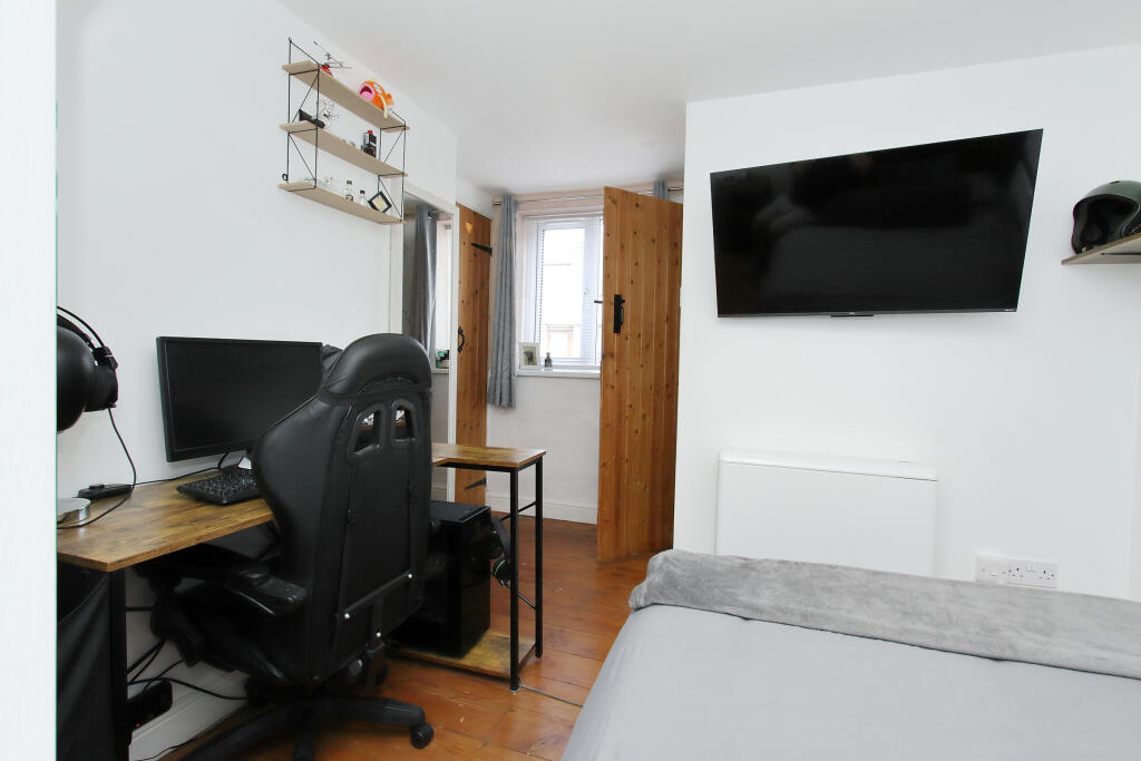 Andover Road, Ludgershall, Wiltshire - More