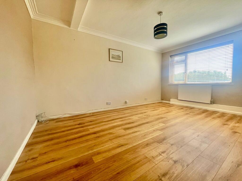 Hutton Road, Shenfield, BRENTWOOD, CM15 photo 4
