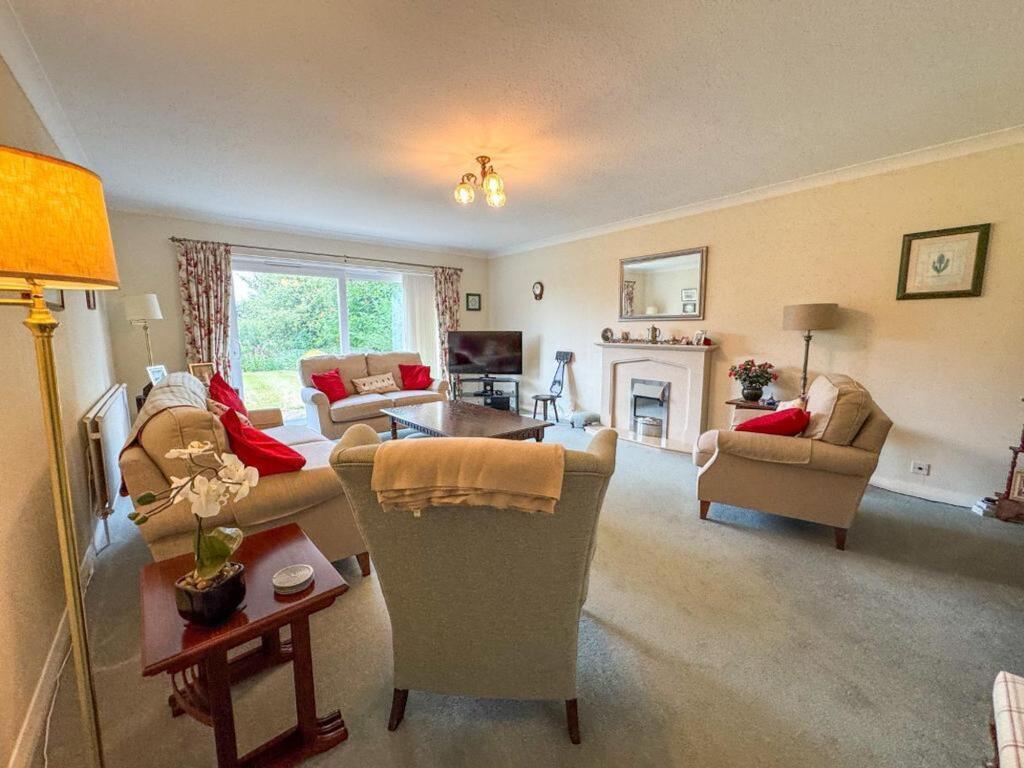 Alma Farm Road, Toddington, LU5 photo 2
