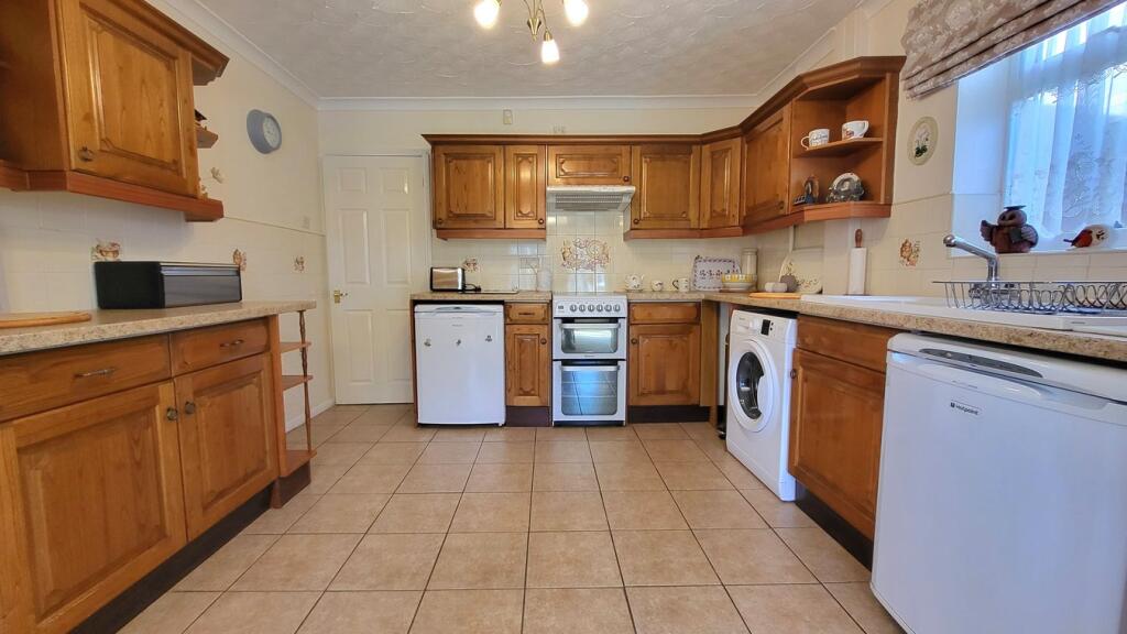 Thornton Close, Gunthorpe , Peterborough, PE4 photo 5
