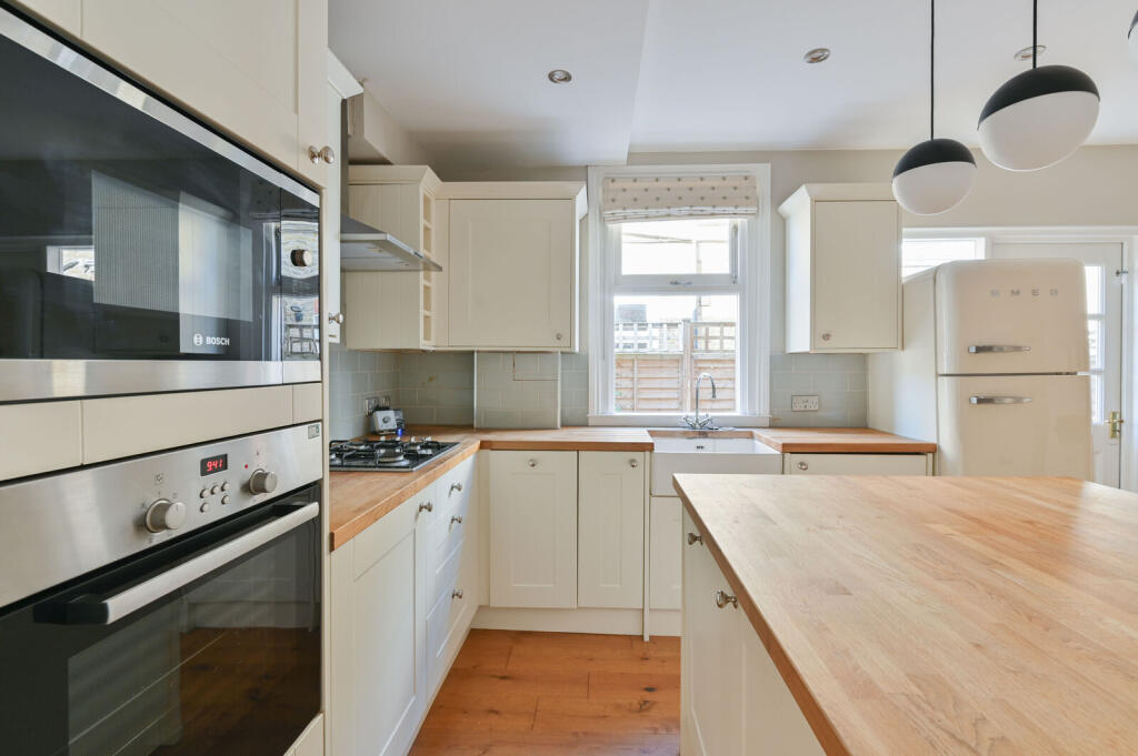Apartment in London - View 5