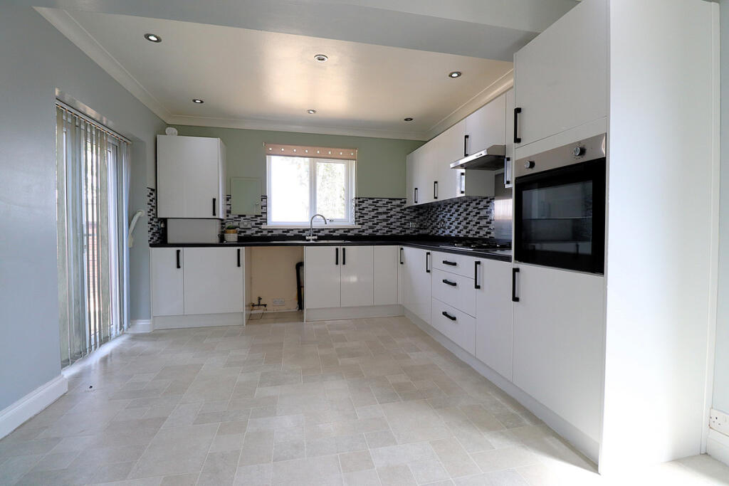Moortop Drive, Hemsworth Ponterfract, WF9 photo 5