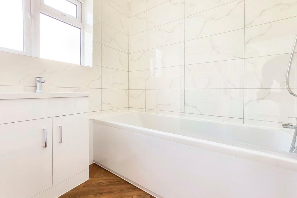 Apartment in Brighton - View 5