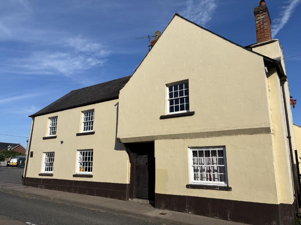 Main image of property: HEREFORDSHIRE MARKET TOWN - CHARACTER 17TH CENTURY FREEHOUSE