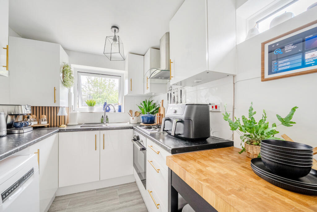 House in Woking, Surrey - View 5