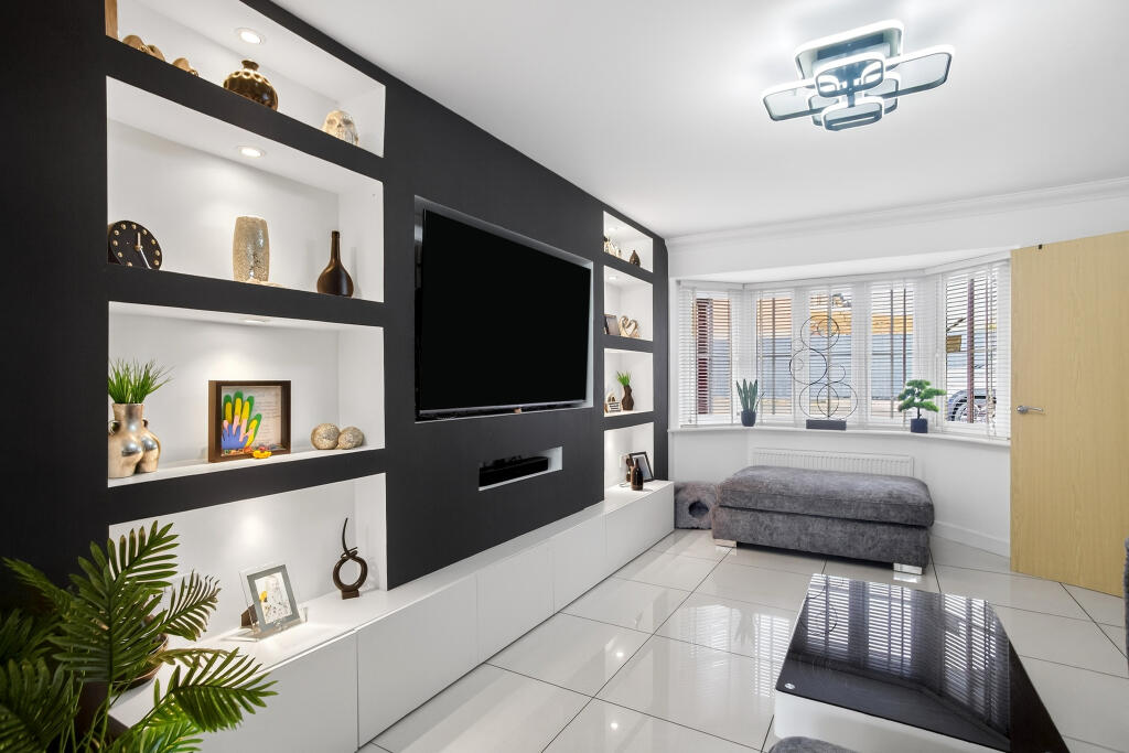 House in Manchester, New Moston - More