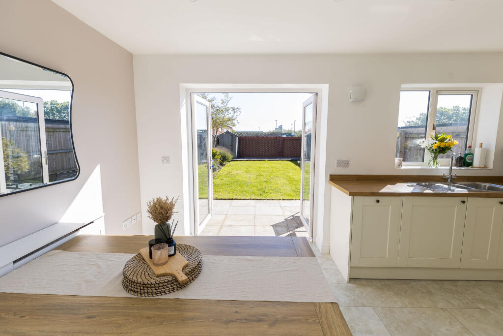 Greenfield Park, Saltney, CH4 - More