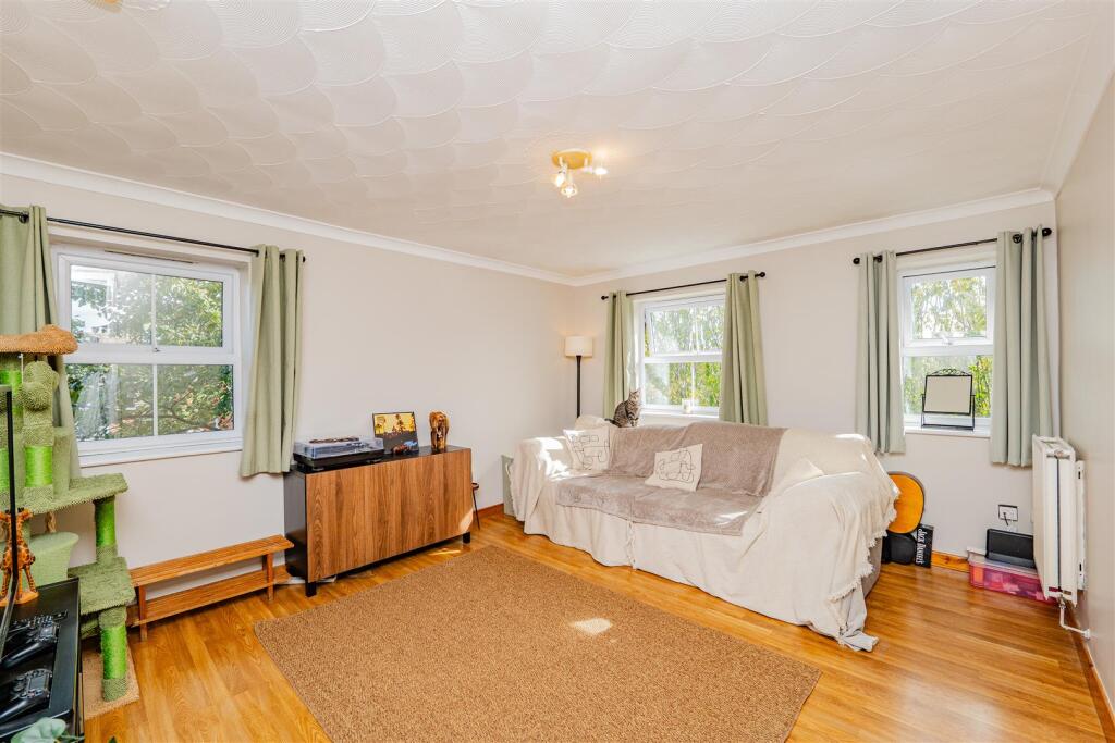 Apartment in Barry, Vale of Glamorgan - View 5