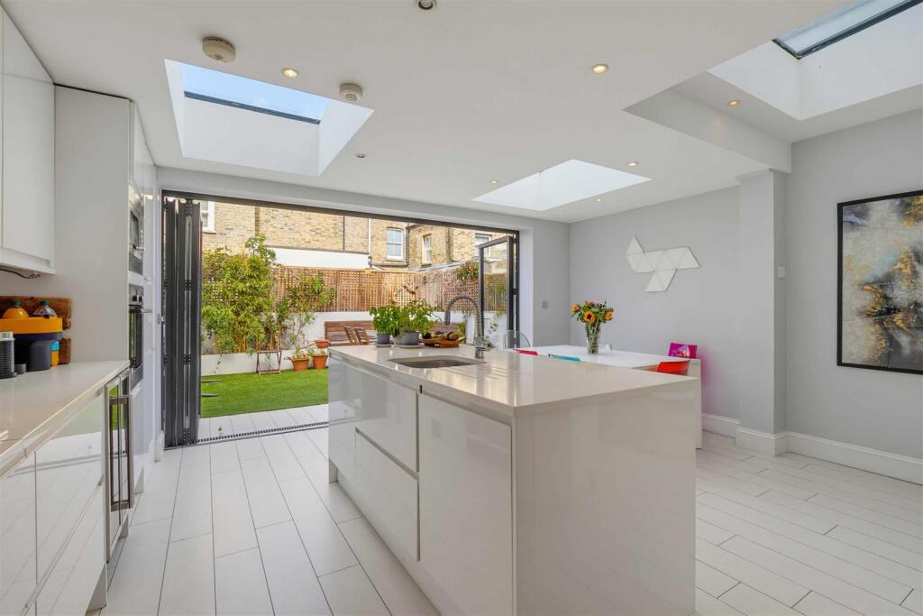 House in London - View 5