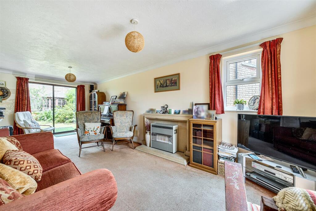 Chandler Way, Chippenham photo 4