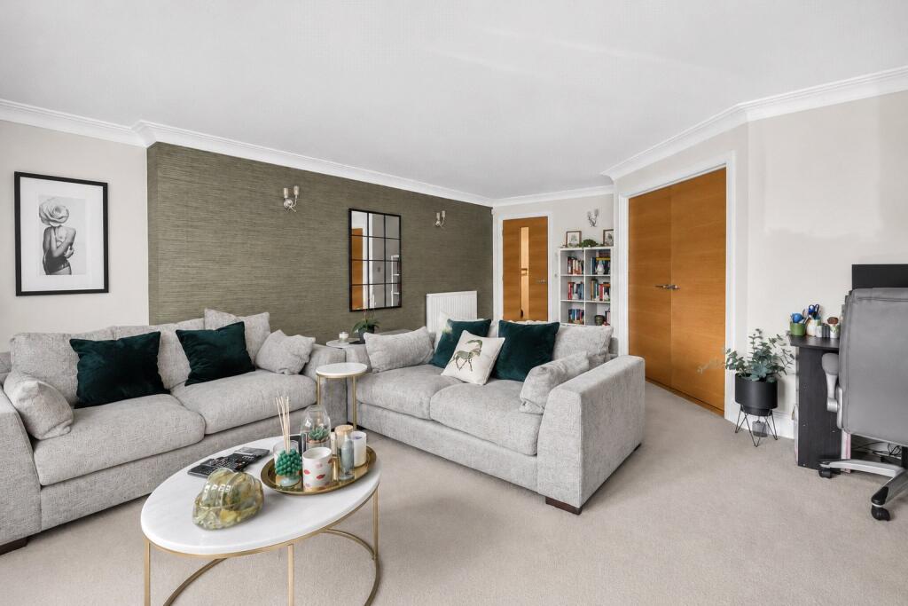 Apartment in Slough - View 5