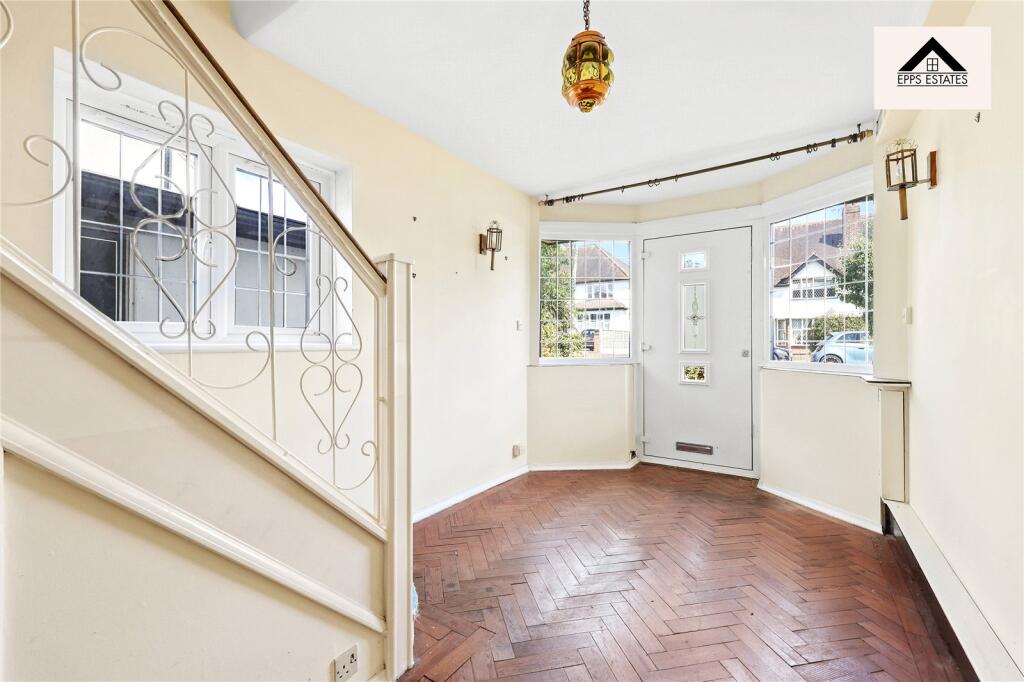 House in Epping Forest, Grange Hill, Chigwell - View 4