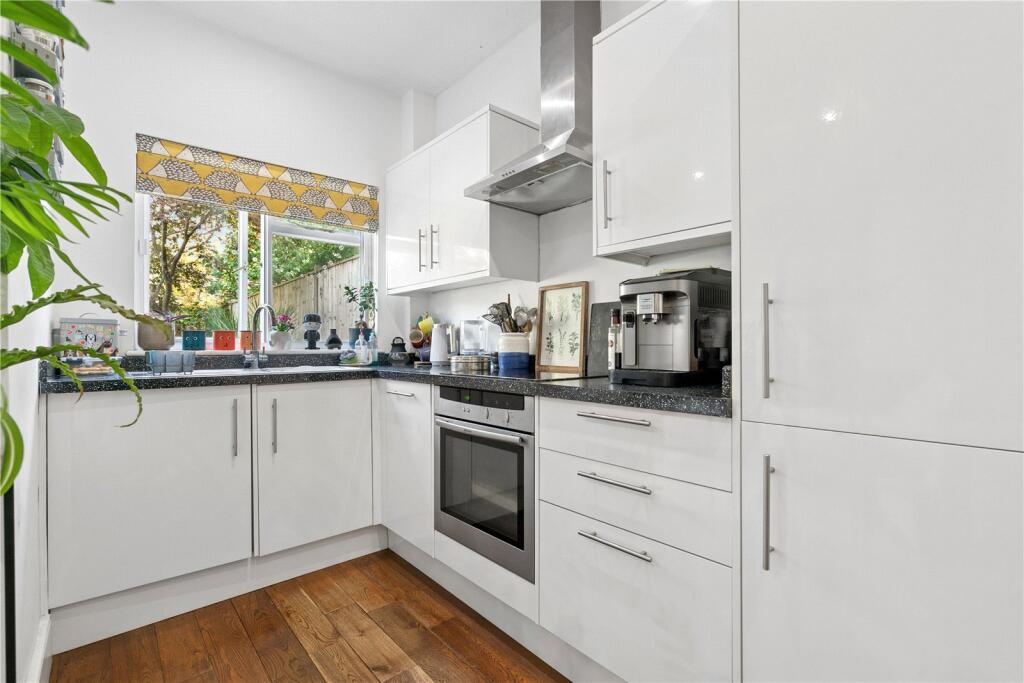 Apartment in Teddington, Strawberry Hill - View 4