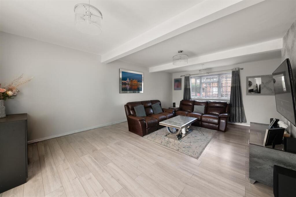 House in Twickenham - View 3