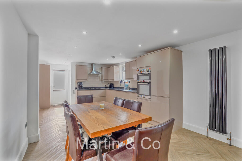 Selsdon Road , South Croydon photo 2
