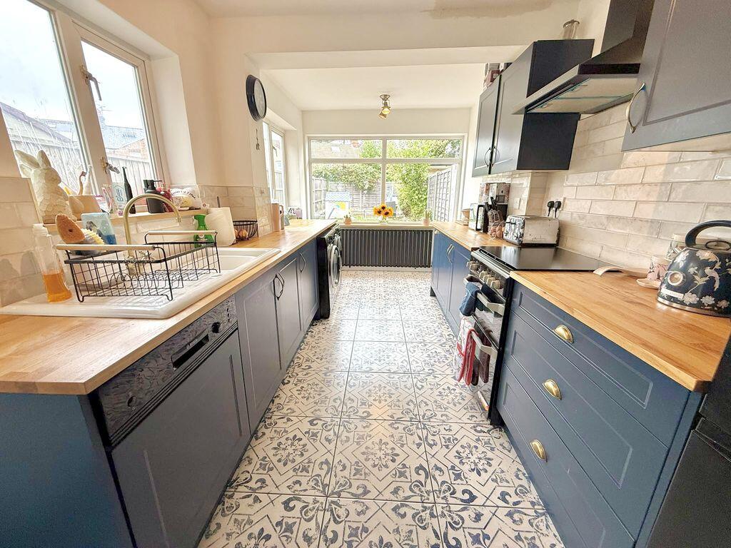 House in Luton - View 3