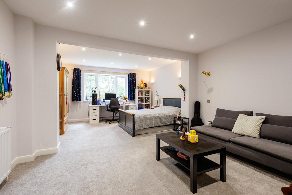 House in Guildford - View 4