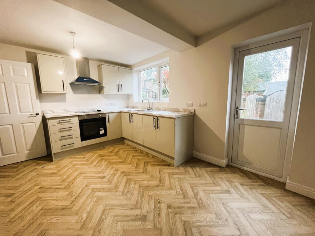 1 Kirby Avenue, Chadderton OL9 9PF photo 2