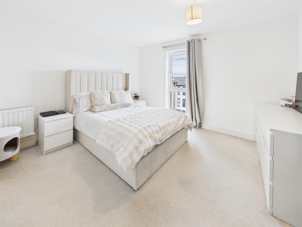Apartment in Gloucester, The Waterfront, Linden - More