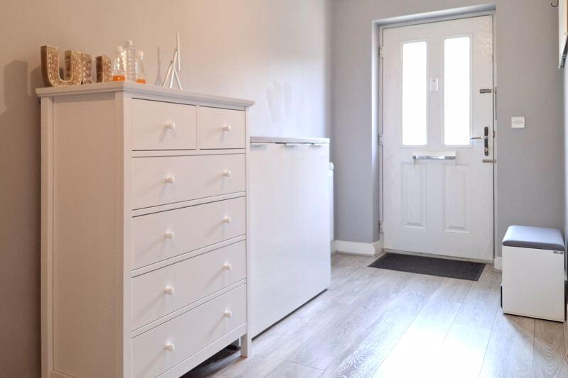 Blacksmith Close, Sunbury-On-Thames – další