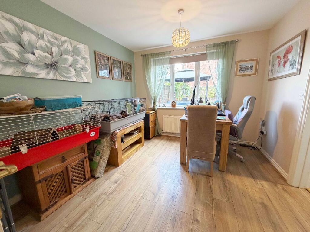 4 Bed, 3 Bath Detached - Heathcote, Warwick photo 4