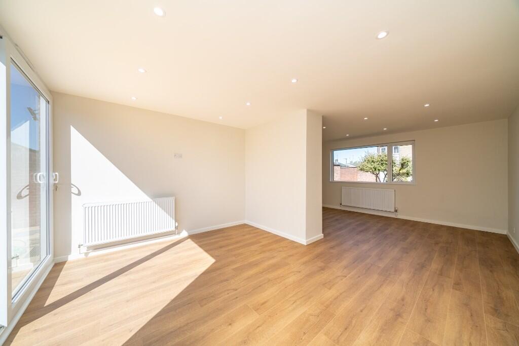 House in Dacorum, The Planets, Adeyfield - More