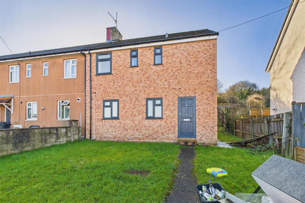 3 Bed House | Withywood photo 2