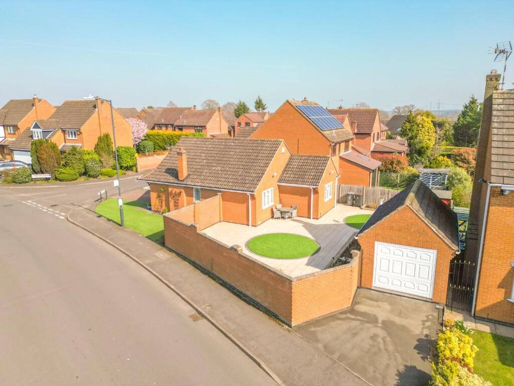 House in Nuneaton and Bedworth, Warwickshire - View 2