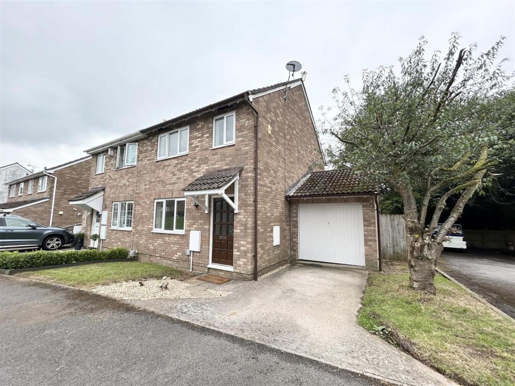 Main image of property: Ffordd Y Parc, Litchard, Bridgend, CF31 1RA