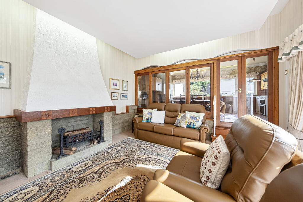 Chrislynn, 4 Knockhouse Road, Crossford, Fife photo 4