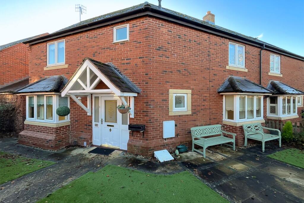 Main image of property: Dryden Way, Stratford-upon-avon, CV37 7LH