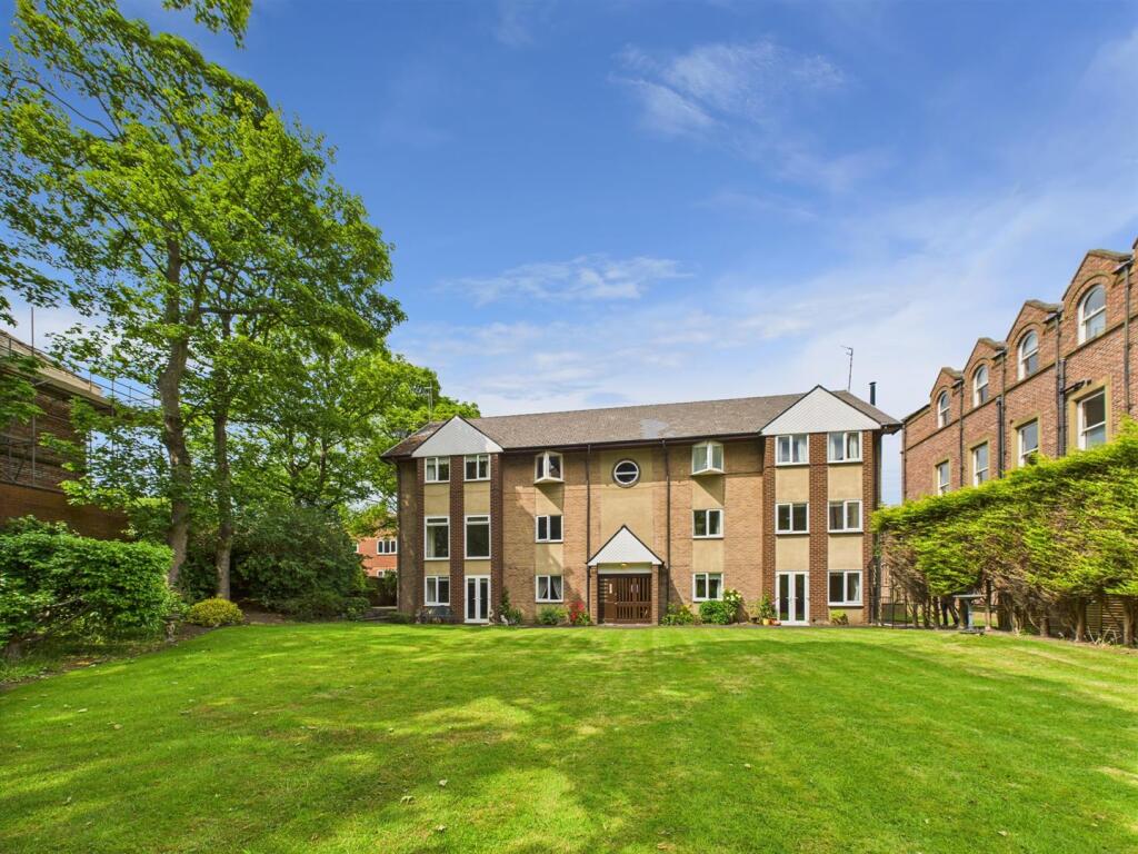 2-bed apartment on Preston Road, North Shields, £170,000