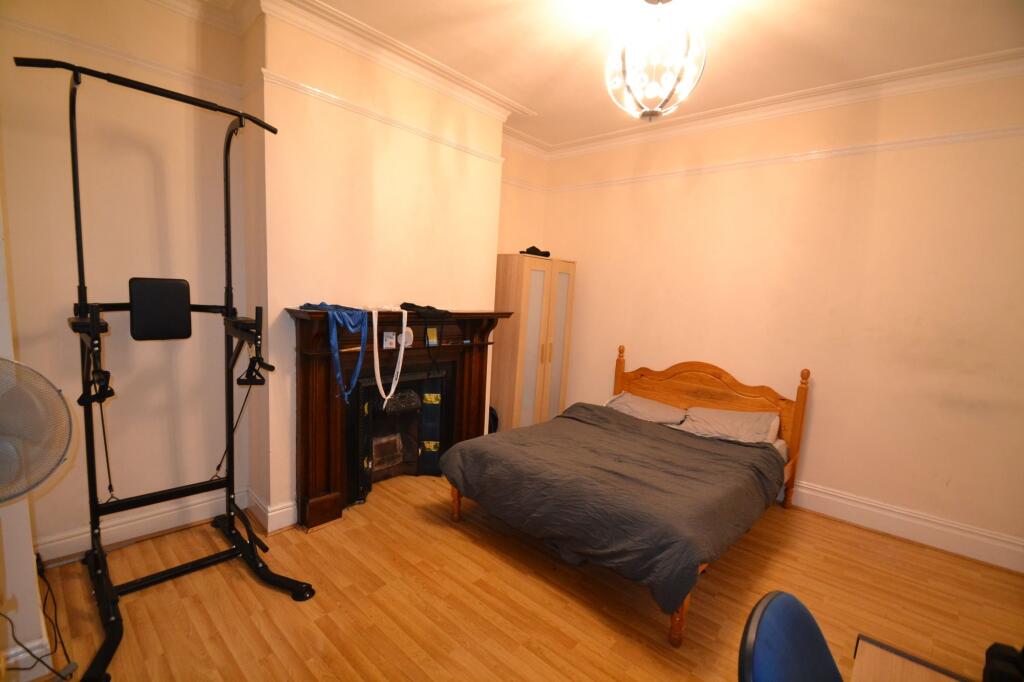 2 bedroom house share for rent
