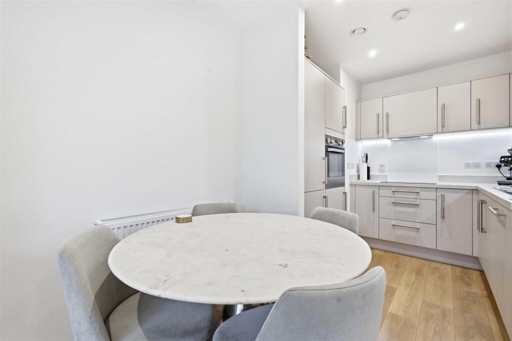 Apartment in London - View 5
