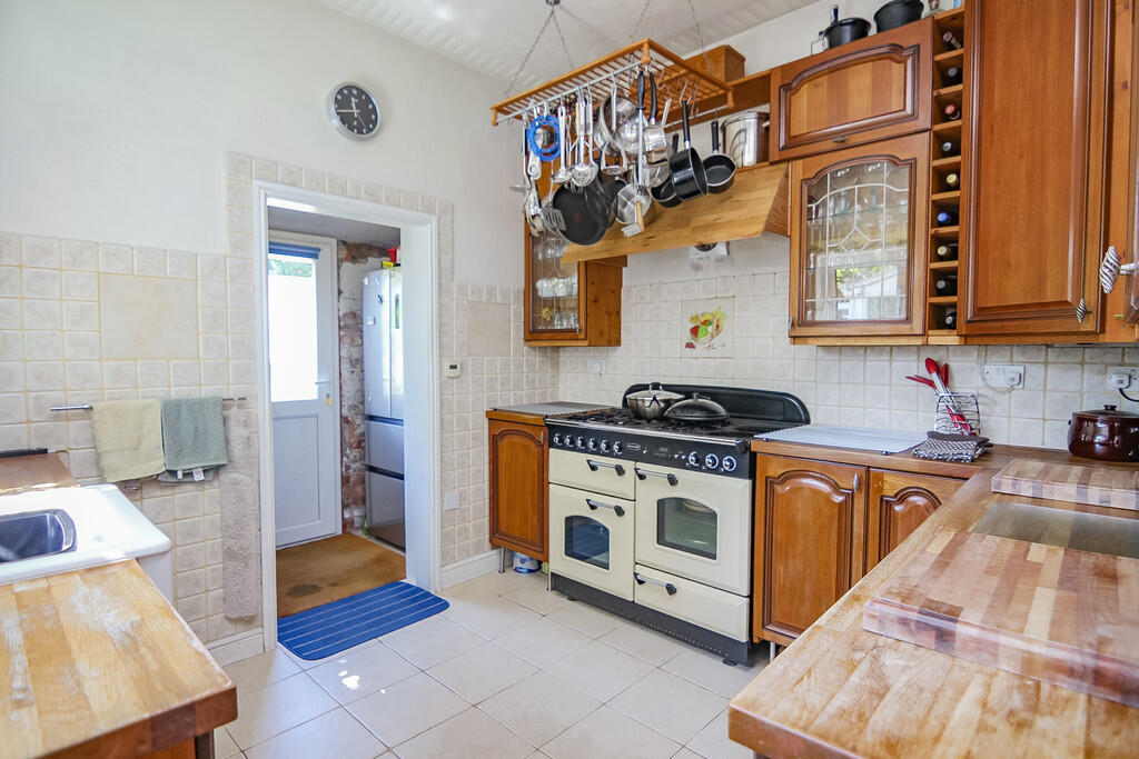 House in Weston-super-Mare, Whitecross Village - More